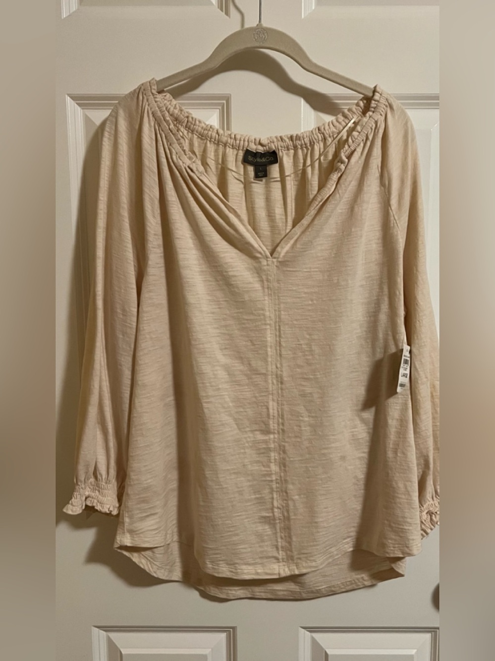NWT Style& Co oatmeal peasant top. Size L